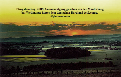 Pfingstmontag  2008: Sonnenaufgang gesehen von der Mnterburg 
bei Wellentrup hinter dem lippischen Bergland bei Lemgo.  
photosommer