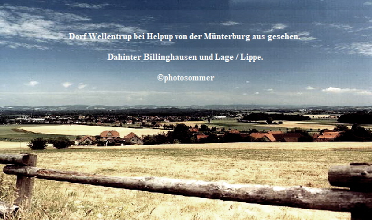 Dorf Wellentrup bei Helpup von der Mnterburg aus gesehen. 
 
Dahinter Billinghausen und Lage / Lippe.

photosommer