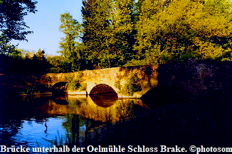 Brcke unterhalb der Oelmhle Schloss Brake. photosommer