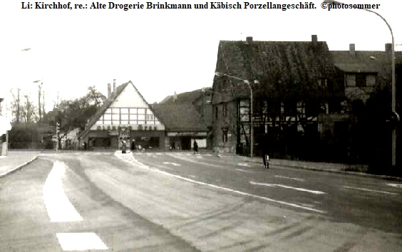 Li: Kirchhof, re.: Alte Drogerie Brinkmann und Kbisch Porzellangeschft.  photosommer