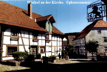 Winkel an der Kirche.  photosommer