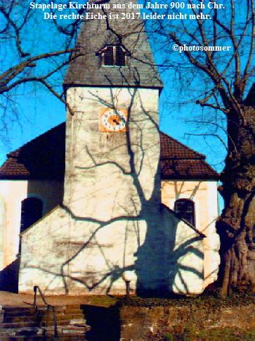 Stapelage Kirchturm aus dem Jahre 900 nach Chr.
Die rechte Eiche ist 2017 leider nicht mehr.


                                                                      photosommer