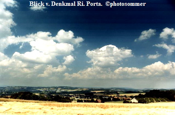 Blick v. Denkmal Ri. Porta.  photosommer