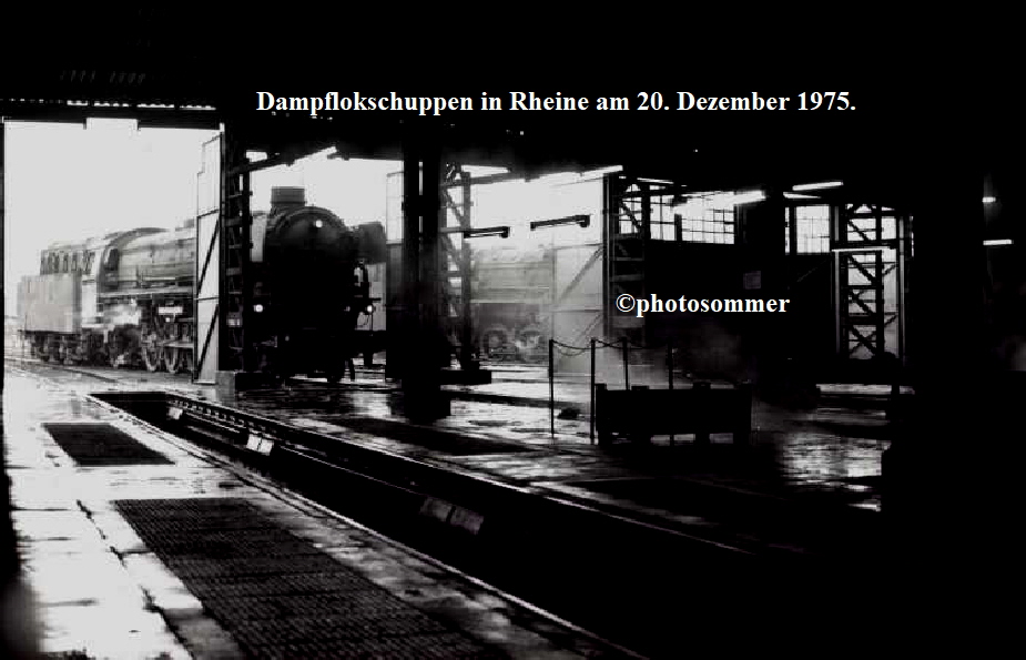 Dampflokschuppen in Rheine am 20. Dezember 1975.






                                                         photosommer