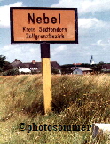 Nebel : Hlzernes Ortsschild 1963.