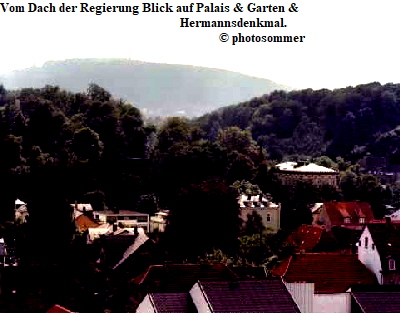 Vom Dach der Regierung Blick auf Palais & Garten & 
                                                            Hermannsdenkmal.
                                                                          photosommer