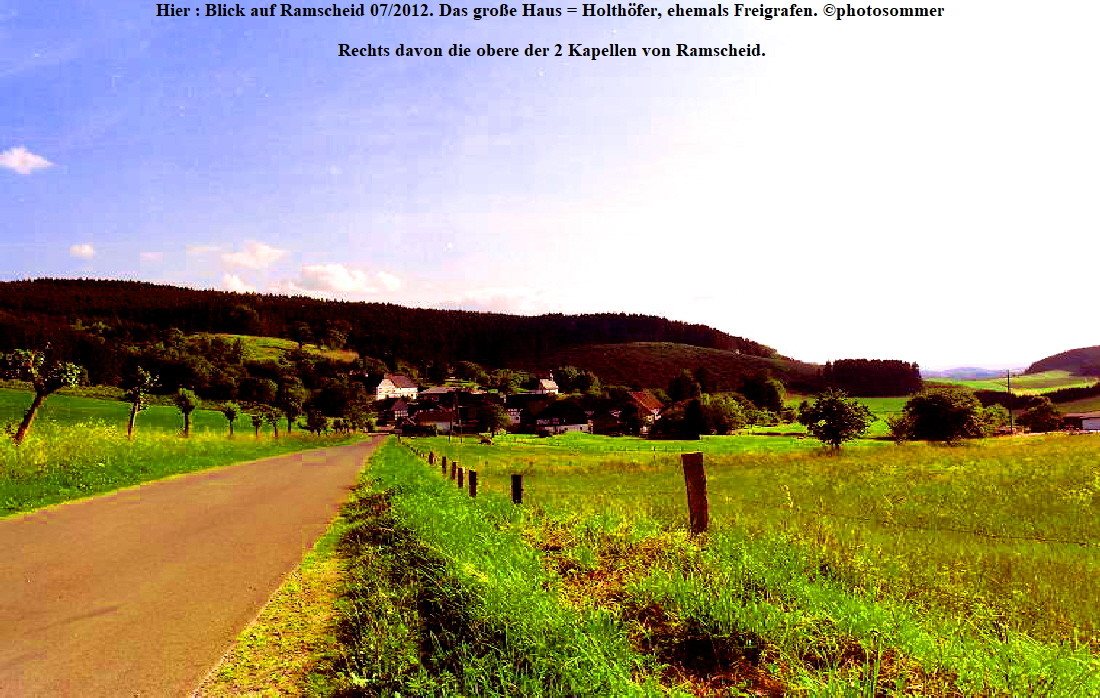 Hier : Blick auf Ramscheid 07/2012. Das groe Haus = Holthfer, ehemals Freigrafen. photosommer

 Rechts davon die obere der 2 Kapellen von Ramscheid.